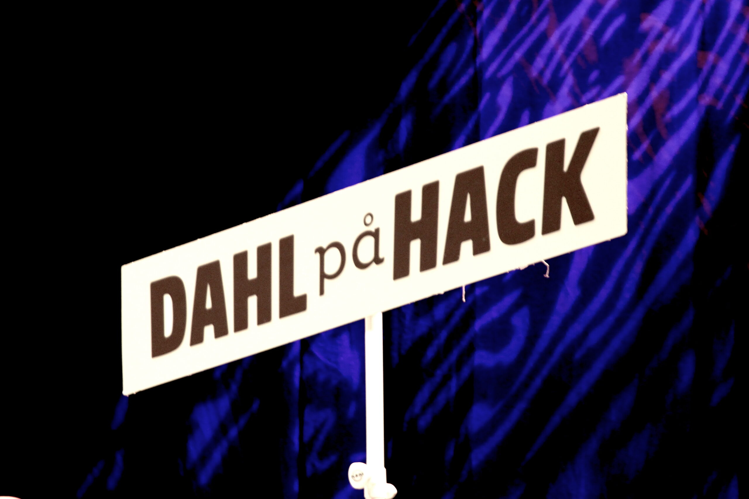 DAHL på HACK logo